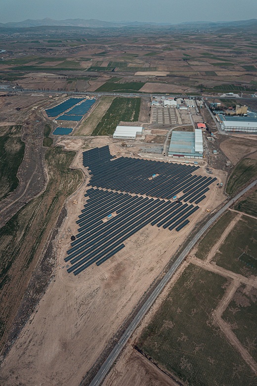 Industrial solar power plant representing technical and commercial feasibility support for strategic projects